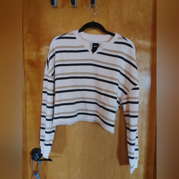 assorted sweaters - Picture 6 of 14